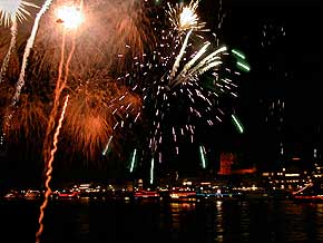 Feuerwerk bei Boppard am Rhein, 2000-09-30-09-boppard-290, © 2000 WHO