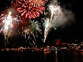 Feuerwerk bei Boppard am Rhein, 2000-09-30-12-boppard-290, © 2000 WHO