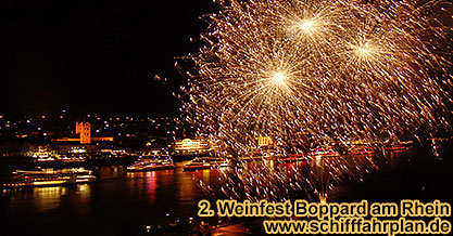 Rheinschifffahrt Weinfest Boppard am Rhein, Feuerwerk am Rheinufer, Leuchtende Nacht am Mittelrhein